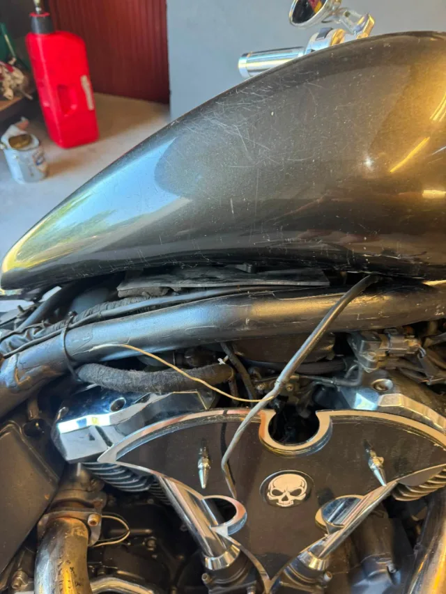Mootorratta paak ja mootor remondi ajal töökojas